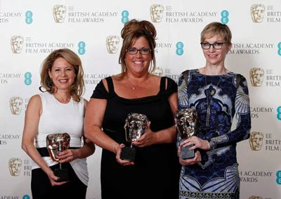 Kathrine Gordon, Lori McCoy-Bell và Evelyne Noraz nhận gảii Hóa trang xuất sắc. Kathrine Gordon, Lori McCoy-Bell và Evelyne Noraz nhận gảii Hóa trang xuất sắc.