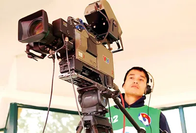 Truyền hình trực tiếp bóng đá V-League, “nỗi khổ” của các nhà đài hiện nay. Ảnh: HOÀNG MINH