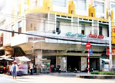 Rạp Thủ Đô, quận 5 đang là điểm diễn tạm của Nhà hát cải lương Trần Hữu Trang.Ảnh: Thúy Bình Rạp Thủ Đô, quận 5 đang là điểm diễn tạm của Nhà hát cải lương Trần Hữu Trang.Ảnh: Thúy Bình