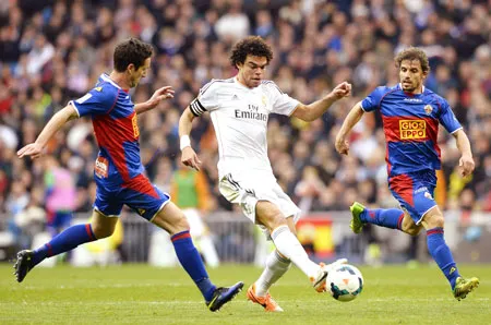 Trung vệ Pepe (giữa) đã thật sự hồi sinh dưới quyền Carlo Ancelotti.