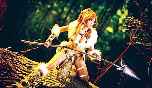 Cosplay Nidalee cực kì công phu từ trang phục, vũ khí đến cả bối cảnh