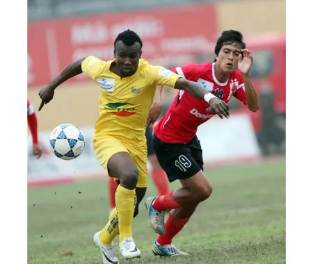 Trận Thanh Hóa thắng ĐTLA 2-1 ở vòng 7. Ảnh: Minh Hoàng