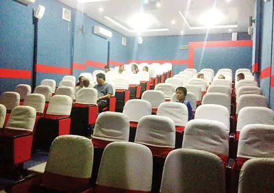 Rạp chiếu phim 3D miễn phí quận 5, TPHCM thiếu nguồn phim 3D nên không thu hút thiếu nhi đến xem. Rạp chiếu phim 3D miễn phí quận 5, TPHCM thiếu nguồn phim 3D nên không thu hút thiếu nhi đến xem.