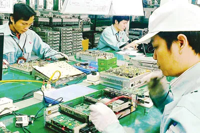 Sản xuất thiết bị viễn thông tại nhà máy Viettel Sản xuất thiết bị viễn thông tại nhà máy Viettel
