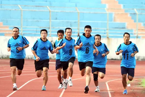 Hầu hết ở các đợt tập huấn trước vòng đấu thì các trọng tài luôn luôn đạt thành tích nhưng kiểm tra theo chuẩn FIFA thì lại không đạt. Ảnh: Phi Hải