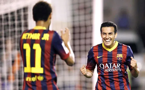 Pedro Rodriguez (phải) mừng bàn thắng.