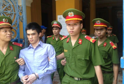 Xét xử phúc thẩm băng cướp liên quận, chặt tay cướp xe: Y án tử hình kẻ cầm đầu ảnh 2 Xét xử phúc thẩm băng cướp liên quận, chặt tay cướp xe: Y án tử hình kẻ cầm đầu ảnh 2