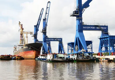 Cảng Sài Gòn - Hiệp Phước chưa có đường để hàng hóa ra vào cảng thuận lợi. Ảnh: Phạm Cao Minh Cảng Sài Gòn - Hiệp Phước chưa có đường để hàng hóa ra vào cảng thuận lợi. Ảnh: Phạm Cao Minh