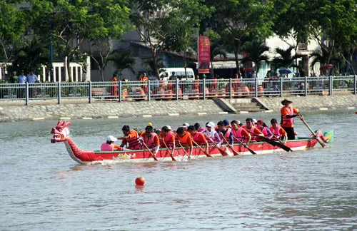 Sôi động giải việt dã toàn thành, đua thuyền truyền thống 2014: Mở màn những ngày hội lớn ảnh 8 Sôi động giải việt dã toàn thành, đua thuyền truyền thống 2014: Mở màn những ngày hội lớn ảnh 8