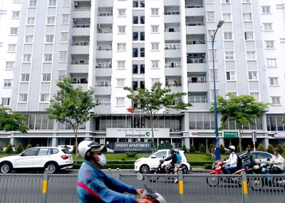 Orient Apartment Block in District 4, where investor and management board have fought over maintenance fee for the last four years (Photo: SGGP) Orient Apartment Block in District 4, where investor and management board have fought over maintenance fee for the last four years (Photo: SGGP)
