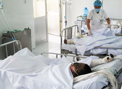 Burnt workers are being treated in Cho Ray Hospital (Photo: SGGP) Burnt workers are being treated in Cho Ray Hospital (Photo: SGGP)