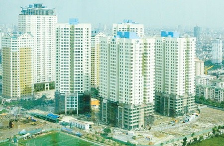 Apartment buildings on Ha Noi's Tran Duy Hung Street have been opened to the public. — VNA/VNS Photo Hoang Lam Apartment buildings on Ha Noi's Tran Duy Hung Street have been opened to the public. — VNA/VNS Photo Hoang Lam
