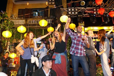 As many as 2million international tourists flock to Hoi An every year (Photo: SGGP) As many as 2million international tourists flock to Hoi An every year (Photo: SGGP)