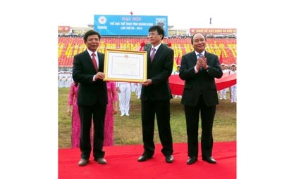 Deputy Prime Minister Nguyen Xuan Phuc offered Ho Chi Minh Order to Party of people of Quang Binh province (Photo:SGGP) Deputy Prime Minister Nguyen Xuan Phuc offered Ho Chi Minh Order to Party of people of Quang Binh province (Photo:SGGP)