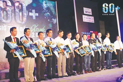 Công ty TNHH MTV Môi trường Đô thị TPHCM được trao chứng nhận có nhiều đóng góp bảo vệ môi trường
