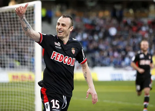 Dimitar Berbatov hài lòng với cuộc sống bên trong lẫn ngoài sân bóng ở Monaco. Dimitar Berbatov hài lòng với cuộc sống bên trong lẫn ngoài sân bóng ở Monaco.
