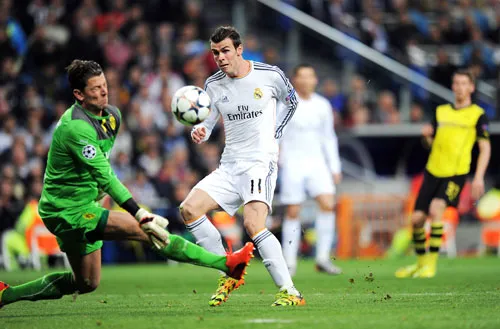 Real Madrid (phải) đã bỏ lỡ một số cơ hội ngon ăn trước khung thành của Dortmund. Real Madrid (phải) đã bỏ lỡ một số cơ hội ngon ăn trước khung thành của Dortmund.