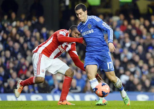 Chelsea (phải) cần phải thanh toán món nợ ở trận lượt đi với Stoke City. Chelsea (phải) cần phải thanh toán món nợ ở trận lượt đi với Stoke City.