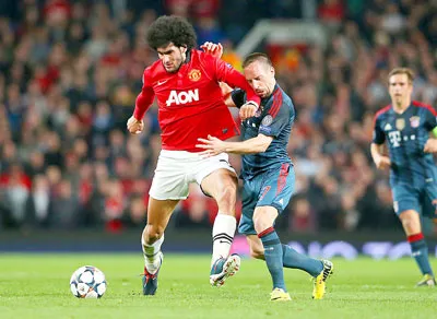 Pha tranh bóng giữa Marouane Fellaini (trái, Man.United) và Franck Ribery (Bayern Munich) trong trận lượt đi. Pha tranh bóng giữa Marouane Fellaini (trái, Man.United) và Franck Ribery (Bayern Munich) trong trận lượt đi.