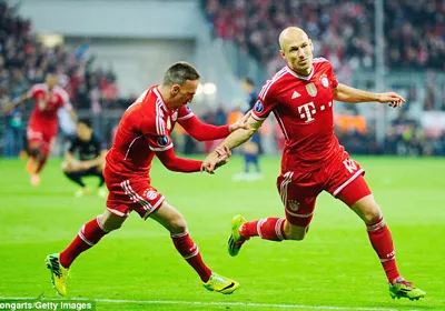 Arjen Robben (phải) đặt dấu chấm hết cho Man.United. Ảnh: dailymail Arjen Robben (phải) đặt dấu chấm hết cho Man.United. Ảnh: dailymail