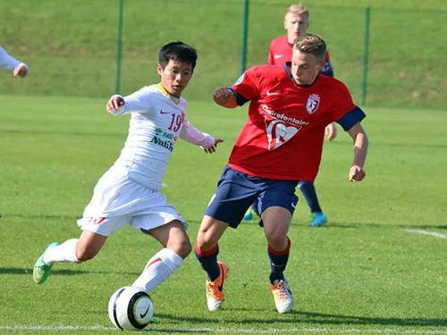 .. và Quang Huy (19) đã có trận đấu khá thành công trước U19 Lille .. và Quang Huy (19) đã có trận đấu khá thành công trước U19 Lille