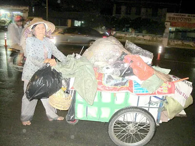 Bà Tư “nhặt rác”