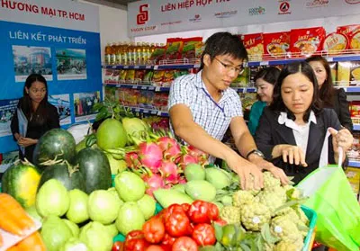 Gian hàng giới thiệu các loại trái cây đặc sản của Saigon Co.op. Gian hàng giới thiệu các loại trái cây đặc sản của Saigon Co.op.