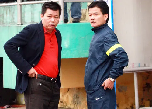Liệu bỏ giải và giải tán đội bóng có phải là sự tính toán cao tay của bầu Trường (trái) khi đã “chán” bóng đá. Ảnh: Quang Minh Liệu bỏ giải và giải tán đội bóng có phải là sự tính toán cao tay của bầu Trường (trái) khi đã “chán” bóng đá. Ảnh: Quang Minh