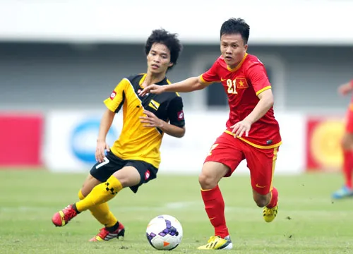 Tiền vệ Trần Mạnh Dũng (phải) trong màu áo U23 Việt Nam thi đấu ở SEA Games vừa qua. Ảnh: Dũng Phương Tiền vệ Trần Mạnh Dũng (phải) trong màu áo U23 Việt Nam thi đấu ở SEA Games vừa qua. Ảnh: Dũng Phương