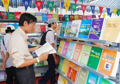 Bộ GD-ĐT cam kết đổi mới chương trình - SGK lần này sẽ không lãng phí