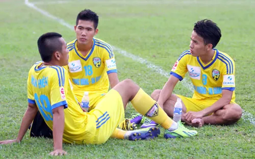 Nếu đội bóng HV An Giang là đội thứ 2 bỏ giải thì diễn biến ở V-League 2014 càng trở nên phức tạp. Ảnh: Dương Thu Nếu đội bóng HV An Giang là đội thứ 2 bỏ giải thì diễn biến ở V-League 2014 càng trở nên phức tạp. Ảnh: Dương Thu