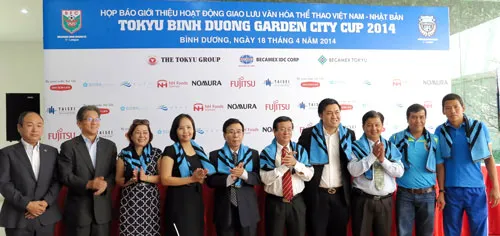 Các lãnh đạo chụp hình lưu niệm trong buổi họp báo sáng qua. Ảnh: H.Hùng