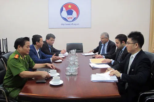 Đoàn công tác AFC và lãnh đạo VFF tại buổi làm việc với Đại tá Phạm Mạnh Thường - Phó Cục trưởng C45 xung quanh nghi vấn tiêu cực tại CLB XM The Vissai Ninh Bình. Ảnh: VFF Đoàn công tác AFC và lãnh đạo VFF tại buổi làm việc với Đại tá Phạm Mạnh Thường - Phó Cục trưởng C45 xung quanh nghi vấn tiêu cực tại CLB XM The Vissai Ninh Bình. Ảnh: VFF