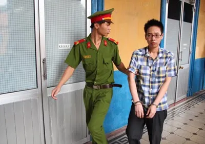 Y án tử hình kẻ giết cha của người yêu đồng tính