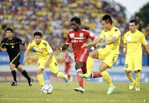 B.Bình Dương trong trận thắng SLNA 2-1 trên sân Gò Đậu trước 20.000 khán giả. Ảnh: Nhật Anh B.Bình Dương trong trận thắng SLNA 2-1 trên sân Gò Đậu trước 20.000 khán giả. Ảnh: Nhật Anh