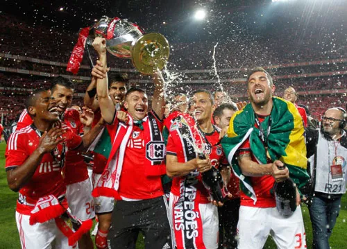 Cầu thủ Benfica sẽ làm tất cả để tiếp tục tháng ngày lễ hội của mình. Cầu thủ Benfica sẽ làm tất cả để tiếp tục tháng ngày lễ hội của mình.