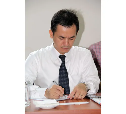 Ông Nguyễn Hưng Thịnh Chia sẻ với các chuyên gia, ông Phạm Đình Đức, Trưởng phòng Quản lý vận tải Sở GTVT TPHCM, cho biết, Sở GTVT đang thu thập ý kiến rộng rãi của các chuyên gia, nhà quản lý, đồng thời “đặt hàng” một nhóm trí thức trẻ ở Đại học Quốc gia TPHCM nghiên cứu sâu về nội dung này- tháng 6-2014, Giám đốc Sở GTVT Tất Thành Cang sẽ nghe báo cáo. Sở GTVT sẽ triển khai nhiệm vụ mà Thủ tướng giao với những bước đi hợp lý, khả thi. Ông Nguyễn Hưng Thịnh Chia sẻ với các chuyên gia, ông Phạm Đình Đức, Trưởng phòng Quản lý vận tải Sở GTVT TPHCM, cho biết, Sở GTVT đang thu thập ý kiến rộng rãi của các chuyên gia, nhà quản lý, đồng thời “đặt hàng” một nhóm trí thức trẻ ở Đại học Quốc gia TPHCM nghiên cứu sâu về nội dung này- tháng 6-2014, Giám đốc Sở GTVT Tất Thành Cang sẽ nghe báo cáo. Sở GTVT sẽ triển khai nhiệm vụ mà Thủ tướng giao với những bước đi hợp lý, khả thi.