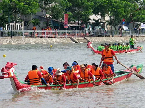 Môn bơi thuyền thu hút đến gần 500 VĐV tham dự. Môn bơi thuyền thu hút đến gần 500 VĐV tham dự.