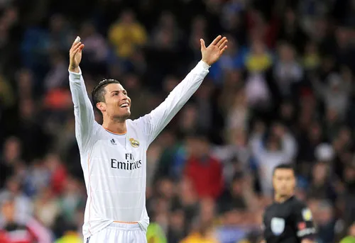 Cristiano Ronaldo là ngôi sao của trận đấu, khi một mình anh ghi 2-4 bàn thắng cho đội nhà. Cristiano Ronaldo là ngôi sao của trận đấu, khi một mình anh ghi 2-4 bàn thắng cho đội nhà.