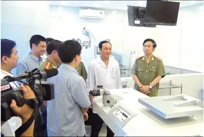 Đồng chí Đặng Văn Hiếu thăm đơn vị mắt KTC tại Bệnh viện 30-4 Đồng chí Đặng Văn Hiếu thăm đơn vị mắt KTC tại Bệnh viện 30-4