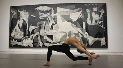 Kiệt tác Guernica lần đầu tiên được dựng làm phông