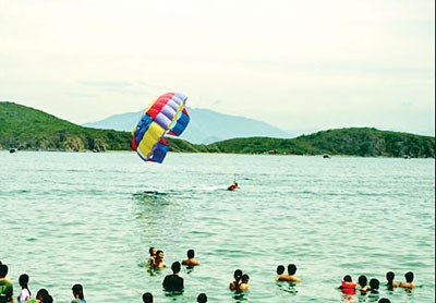 Crowded tourists chose Nha Trang City as an attractive destination during the national holiday (Photo: SGGP) Crowded tourists chose Nha Trang City as an attractive destination during the national holiday (Photo: SGGP)