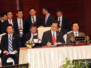 PM Nguyen Tan Dung at the summit (Photo: VNA) PM Nguyen Tan Dung at the summit (Photo: VNA)