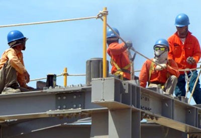 Workers turn back to work on the construction site of Formosa project, Vung Ang Economic Zone, Ky Anh District, Ha Tinh Province (Photo: SGGP) Workers turn back to work on the construction site of Formosa project, Vung Ang Economic Zone, Ky Anh District, Ha Tinh Province (Photo: SGGP)