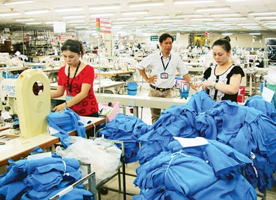 Esquel Garment Manufacturing Company in Vsip 1 Industrial Zone prepares to resume production in Binh Duong (Photo: SGGP) Esquel Garment Manufacturing Company in Vsip 1 Industrial Zone prepares to resume production in Binh Duong (Photo: SGGP)