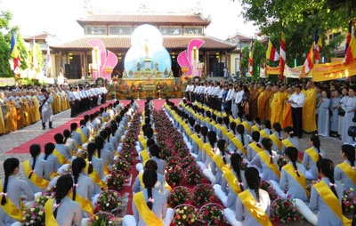 Trang nghiêm cử hành lễ chính thức Đại lễ Phật đản PL.2558 tại chùa Từ Đàm (TP Huế) vào sáng 13-5 Trang nghiêm cử hành lễ chính thức Đại lễ Phật đản PL.2558 tại chùa Từ Đàm (TP Huế) vào sáng 13-5