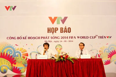 Đại diện của VTV công bố bản quyền truyền hình World Cup 2014. Ảnh: Quang Thắng