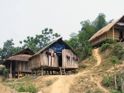 Tiếng lục lạc buồn trên bản vắng