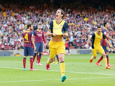 Người hùng Diego Godin - tác giả của bàn thắng vào lưới Barcelona giúp Atletico Madrid lên ngôi vô địch.