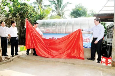 Lãnh đạo TP và Sawaco thực hiện nghi thức khơi thông nguồn nước. Lãnh đạo TP và Sawaco thực hiện nghi thức khơi thông nguồn nước.